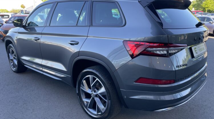 Kodiaq 2,0TSi Sportline 4×4 19″Pano AHK ACC Alc.