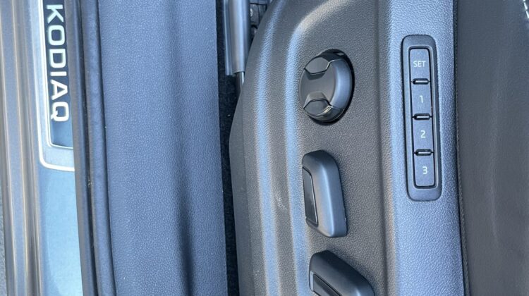 Kodiaq 2,0TSi Sportline 4×4 19″Pano AHK ACC Alc.