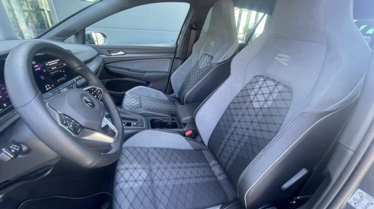 Golf VIII Lim. R-Line eTSI Kamera Keyless ACC