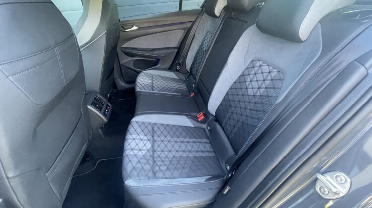 Golf VIII Lim. R-Line eTSI Kamera Keyless ACC