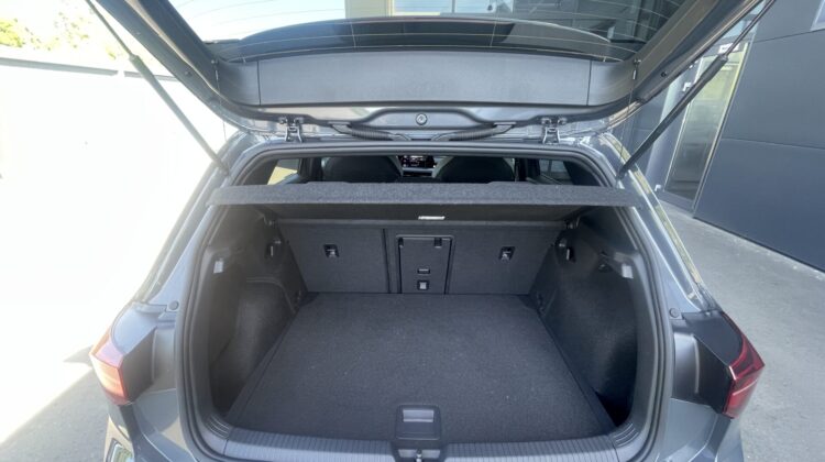 Golf VIII Lim. R-Line eTSI Kamera Keyless ACC