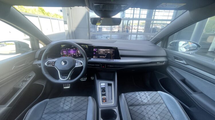 Golf VIII Lim. R-Line eTSI Kamera Keyless ACC