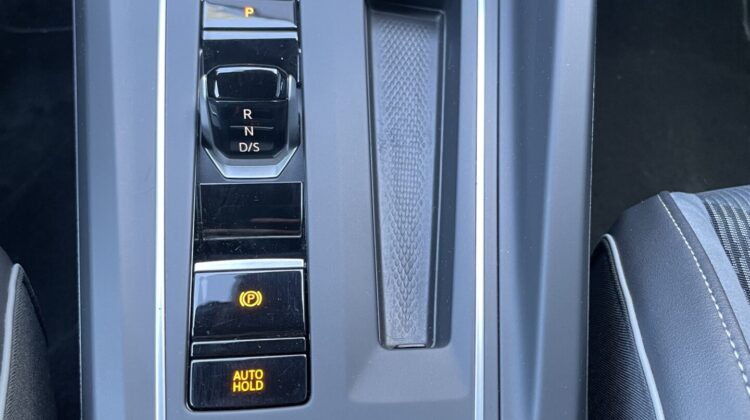 Golf VIII Lim. R-Line eTSI Kamera Keyless ACC