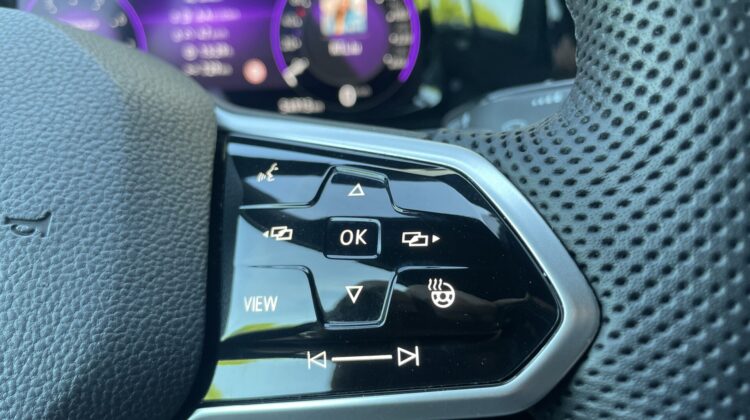 Golf VIII Lim. R-Line eTSI Kamera Keyless ACC