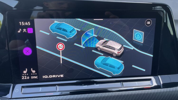 Golf VIII Lim. R-Line eTSI Kamera Keyless ACC