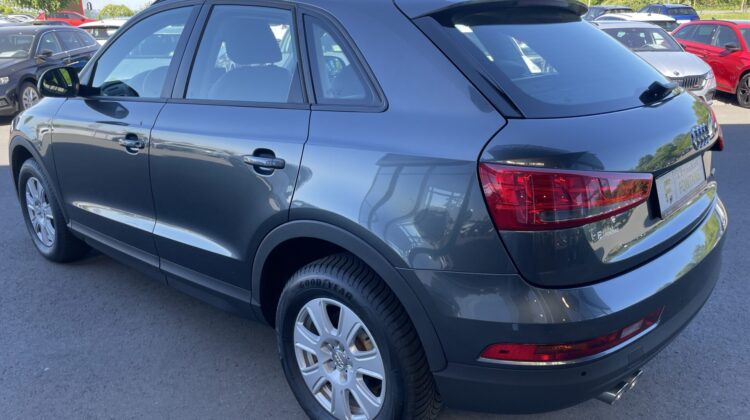 Q3 2,0TDi DSG quattro Navi Kamera PDC Xenon