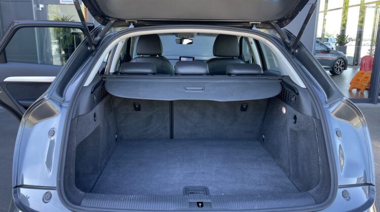 Q3 2,0TDi DSG quattro Navi Kamera PDC Xenon