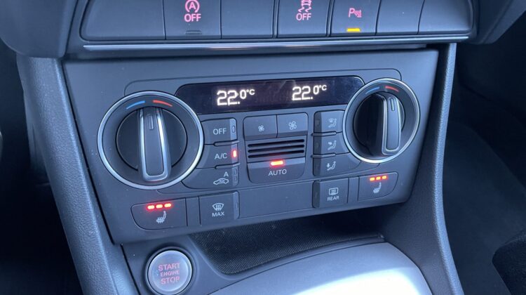 Q3 2,0TDi DSG quattro Navi Kamera PDC Xenon