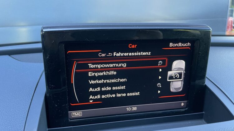 Q3 2,0TDi DSG quattro Navi Kamera PDC Xenon