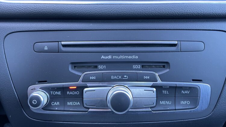 Q3 2,0TDi DSG quattro Navi Kamera PDC Xenon