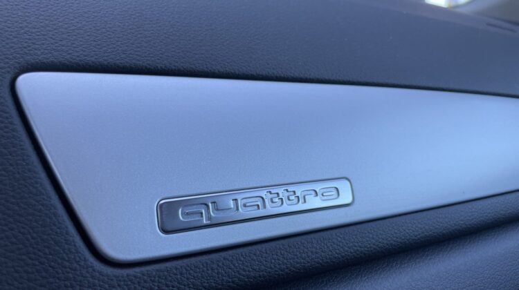 Q3 2,0TDi DSG quattro Navi Kamera PDC Xenon
