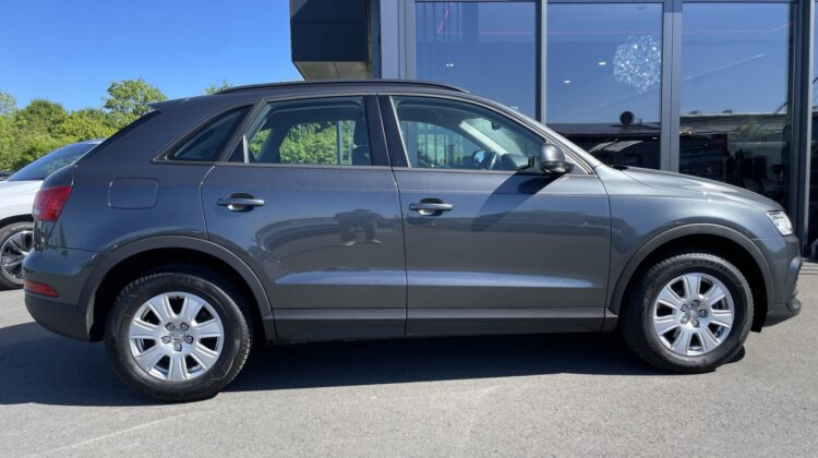 Q3 2,0TDi DSG quattro Navi Kamera PDC Xenon