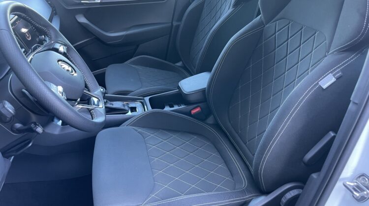 Karoq 2,0TDi Sportline 4×4 Standhz Keyless ACC