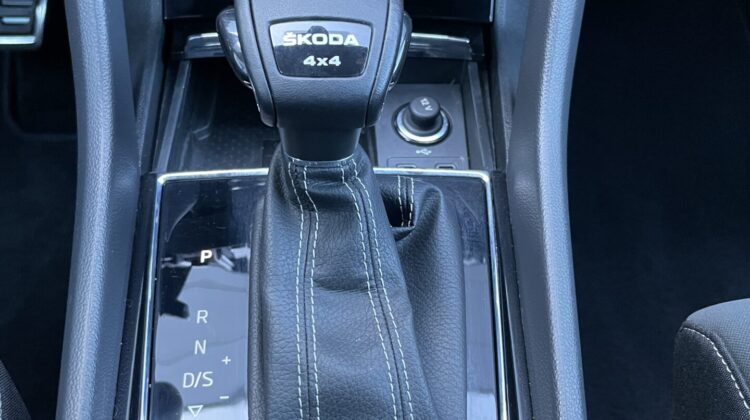 Karoq 2,0TDi Sportline 4×4 Standhz Keyless ACC