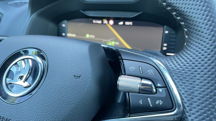 Karoq 2,0TDi Sportline 4×4 Standhz Keyless ACC
