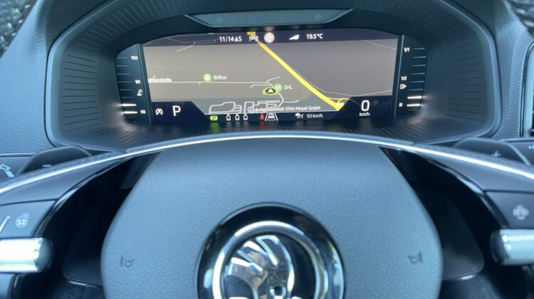 Karoq 2,0TDi Sportline 4×4 Standhz Keyless ACC