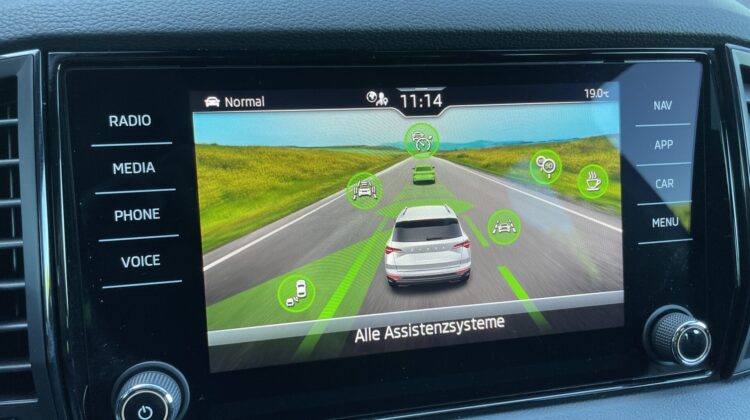 Karoq 2,0TDi Sportline 4×4 Standhz Keyless ACC