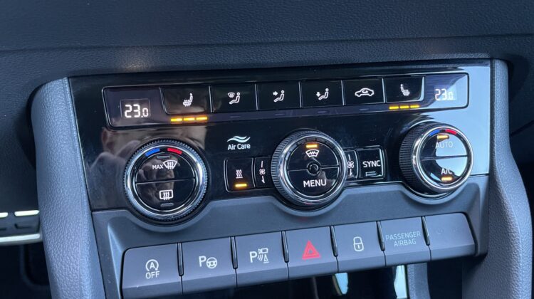 Karoq 2,0TDi Sportline 4×4 Standhz Keyless ACC