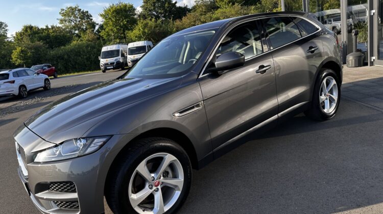 F-PACE AWD LEDER Navi AHK Kamera PDC