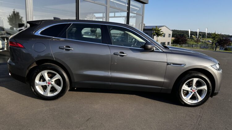 F-PACE AWD LEDER Navi AHK Kamera PDC