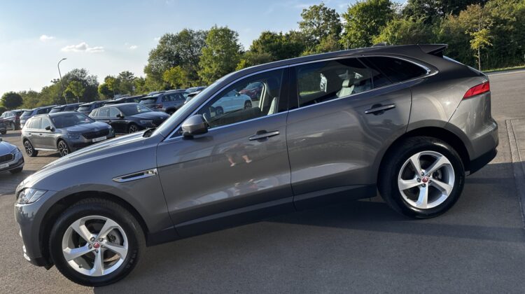 F-PACE AWD LEDER Navi AHK Kamera PDC