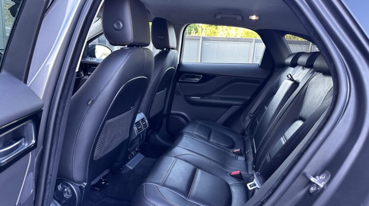F-PACE AWD LEDER Navi AHK Kamera PDC