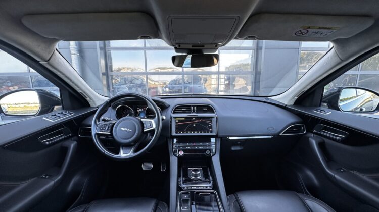 F-PACE AWD LEDER Navi AHK Kamera PDC