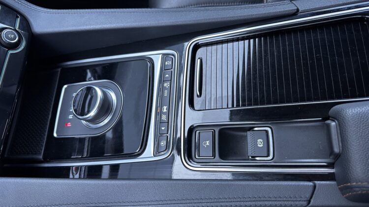 F-PACE AWD LEDER Navi AHK Kamera PDC