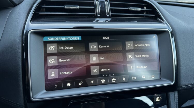 F-PACE AWD LEDER Navi AHK Kamera PDC