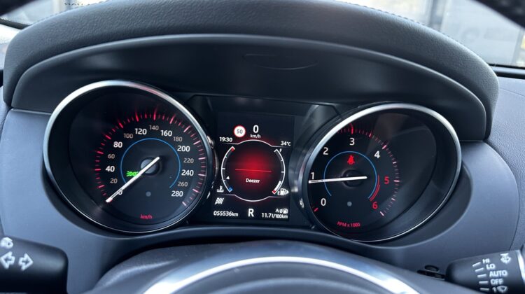 F-PACE AWD LEDER Navi AHK Kamera PDC