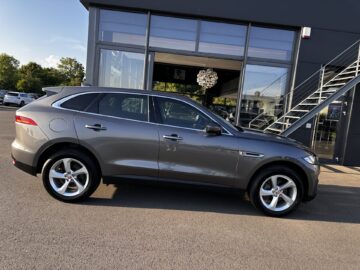 F-PACE AWD LEDER Navi AHK Kamera PDC
