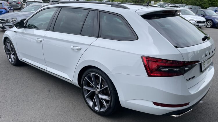 Superb Combi 2,0TSi Sportline 4×4 19″Columbus