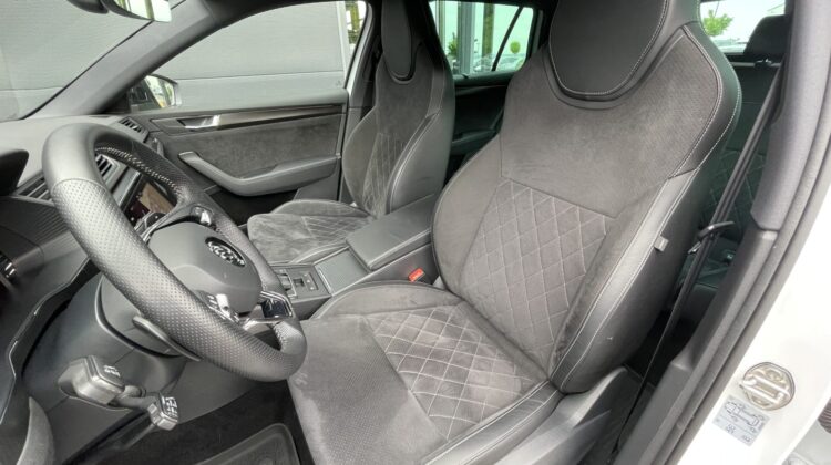 Superb Combi 2,0TSi Sportline 4×4 19″Columbus