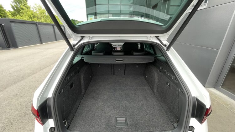 Superb Combi 2,0TSi Sportline 4×4 19″Columbus