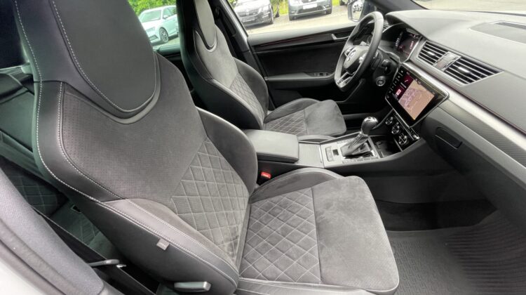 Superb Combi 2,0TSi Sportline 4×4 19″Columbus
