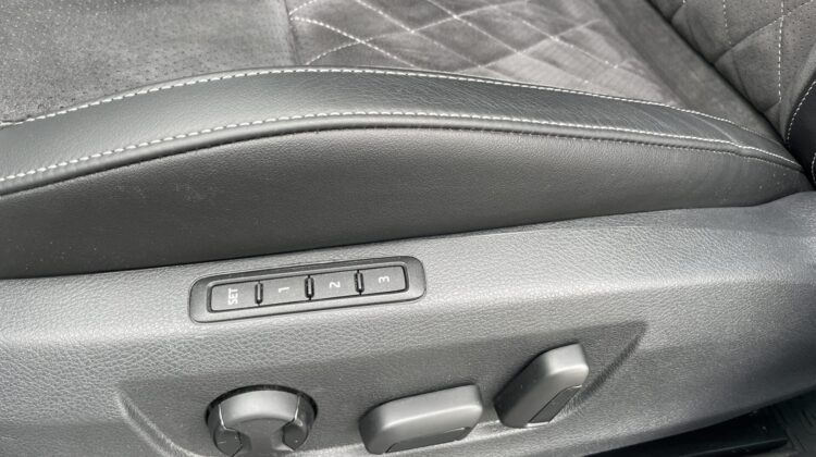 Superb Combi 2,0TSi Sportline 4×4 19″Columbus