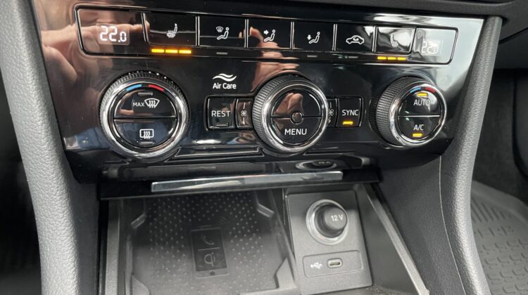 Superb Combi 2,0TSi Sportline 4×4 19″Columbus