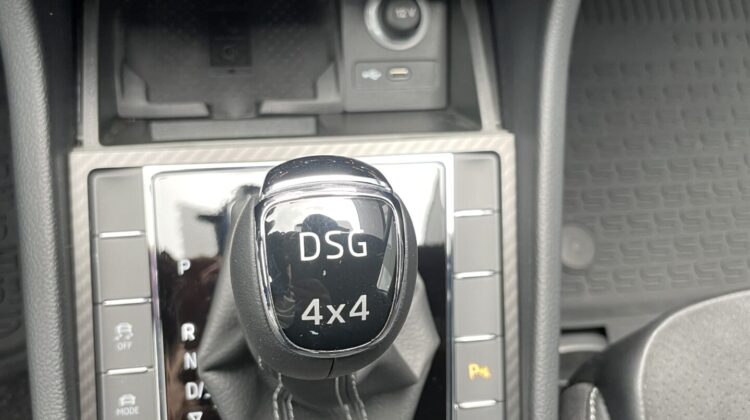 Superb Combi 2,0TSi Sportline 4×4 19″Columbus