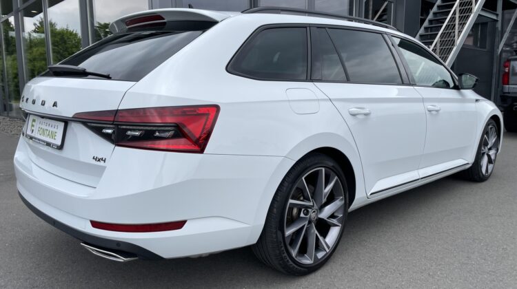 Superb Combi 2,0TSi Sportline 4×4 19″Columbus