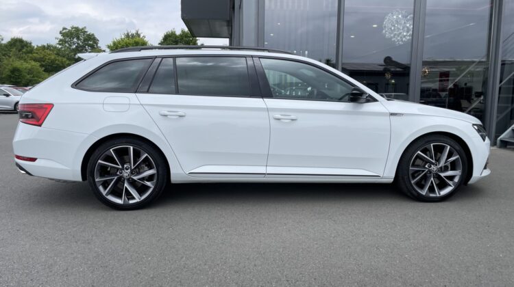 Superb Combi 2,0TSi Sportline 4×4 19″Columbus