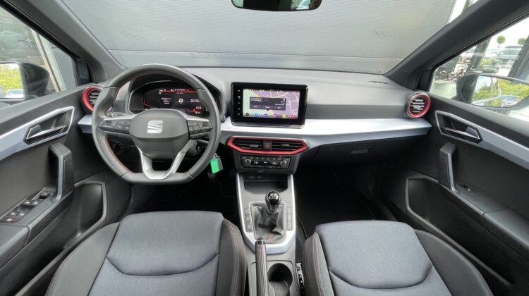 Arona FR Navi Kamera FullLink Virtual LED 17″
