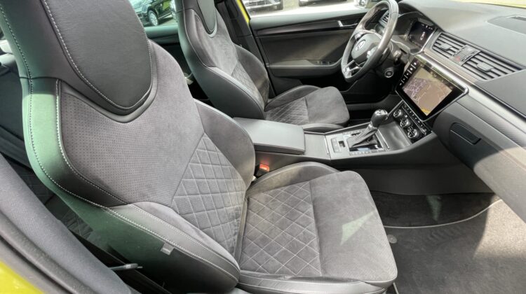Superb Lim. Sportline 4×4 19″Pano AHK Canton