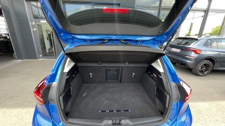 Focus Limo 1,5 TDCi Active X B&O Navi Apple Key