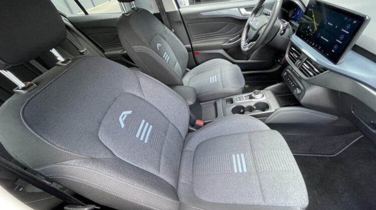 Focus Limo 1,5 TDCi Active X B&O Navi Apple Key