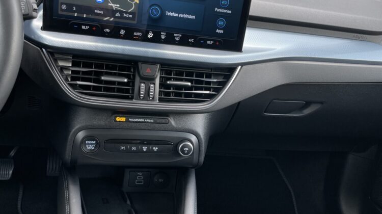 Focus Limo 1,5 TDCi Active X B&O Navi Apple Key