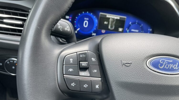 Focus Limo 1,5 TDCi Active X B&O Navi Apple Key