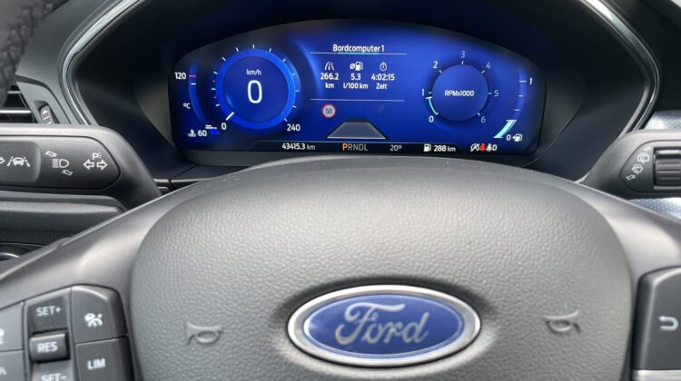 Focus Limo 1,5 TDCi Active X B&O Navi Apple Key
