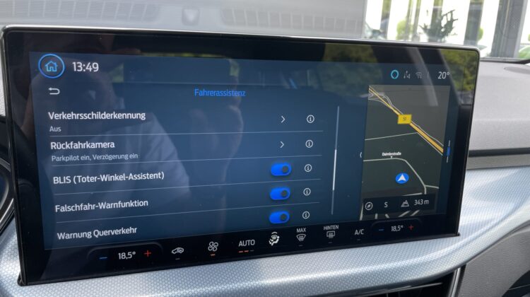 Focus Limo 1,5 TDCi Active X B&O Navi Apple Key