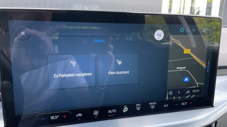 Focus Limo 1,5 TDCi Active X B&O Navi Apple Key