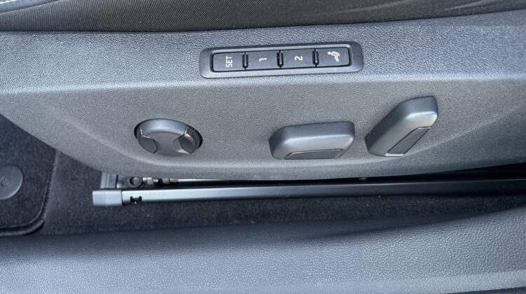 Octavia Limousine 2,0TSi RS Leder HUD AHK DCC